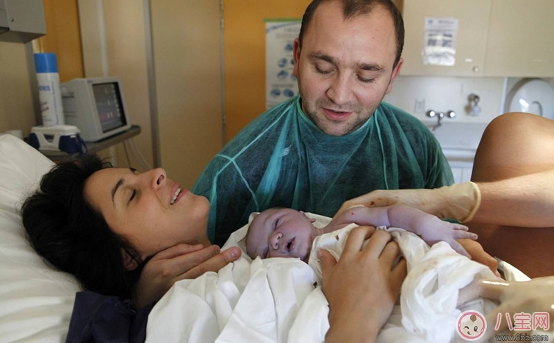 黃英剖腹產(chǎn)對(duì)身體有什么影響 剖腹產(chǎn)會(huì)延遲喂養(yǎng)母乳嗎 黃英剖腹產(chǎn)對(duì)身體有什么影響 剖腹產(chǎn)會(huì)延遲喂養(yǎng)母乳嗎