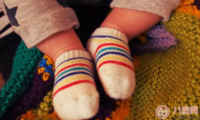 寶寶冬天是穿棉襪好還是毛線襪好 寶寶冬天襪子怎么選擇 寶寶冬天是穿棉襪好還是毛線襪好 寶寶冬天襪子怎么選擇