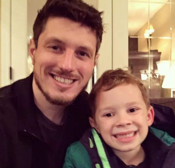 假笑男孩是誰 假笑男孩哪國人ins多少(假笑男孩GavinGavin Thomas)