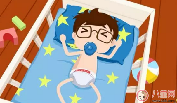 寶寶多大之后才要穿內(nèi)褲呢 寶寶穿三角褲還是平角褲