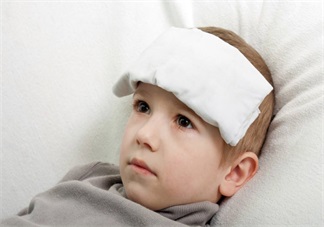 寶寶感冒發(fā)燒時(shí)應(yīng)該如何吃 孩子發(fā)燒應(yīng)該還可以吃母乳嗎