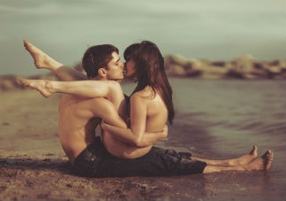 前戲怎么做容易出水 第一次做愛前戲應該怎么進行