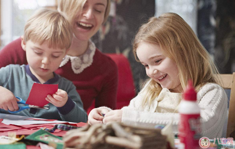 和孩子一起做手工感想300字 和孩子一起做手工發什么好