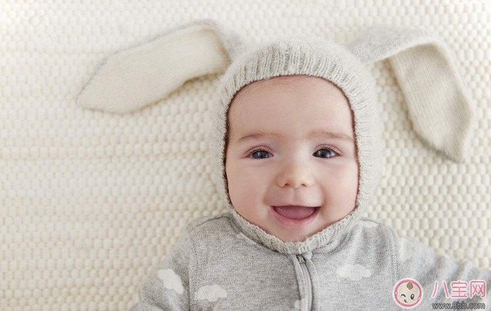 嬰兒耳朵里很臟怎么辦  寶寶耳朵有分泌物能清理嗎