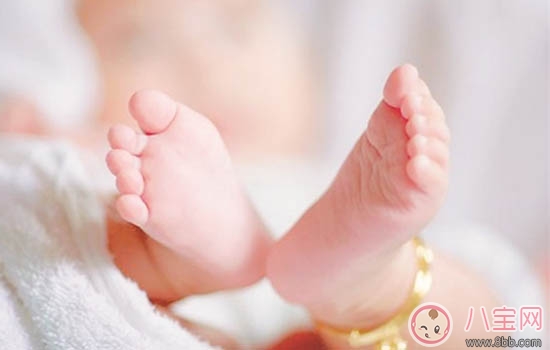 冬天到底該不該給孩子穿襪子睡覺  穿襪有講究