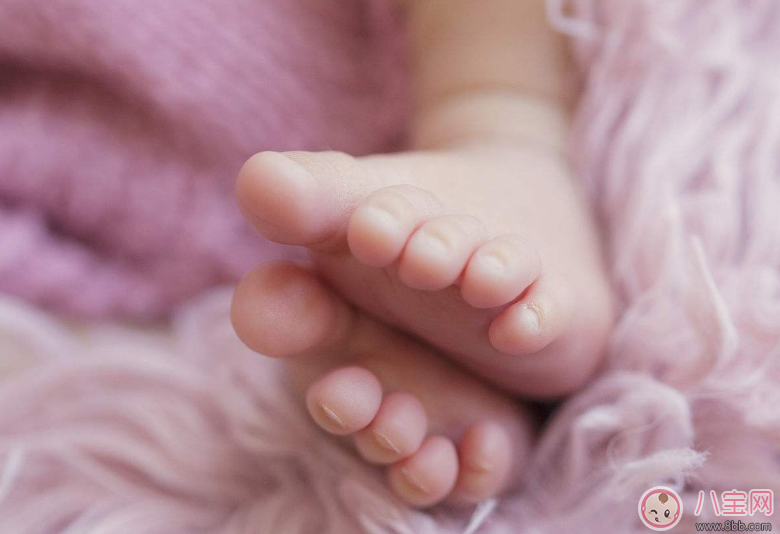 發寶寶出生照怎么配文字說說朋友圈  新生兒出生照發祝福文字短語說說