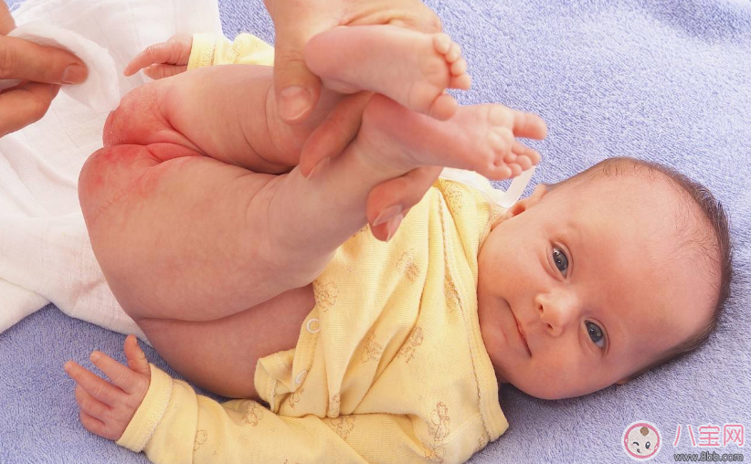 寶寶換尿布如何清潔屁股  怎么清洗寶寶屁股