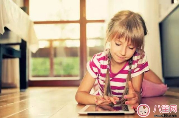 孩子過早的玩手機好嗎 這些危害你都知道嗎