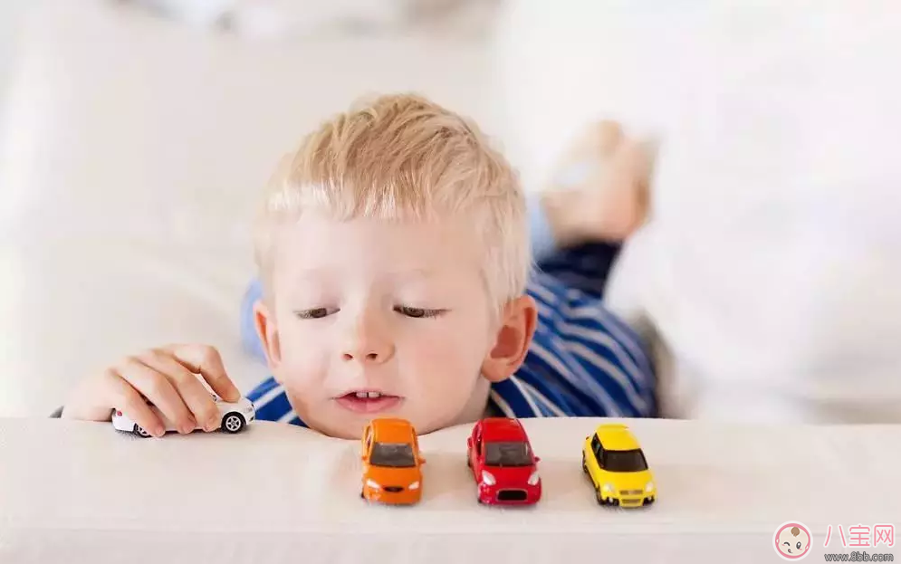 怎么看出來自己的孩子長大聰不聰明 孩子聰明從小有哪些特點