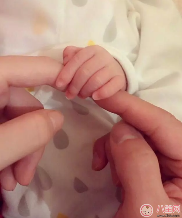 郭富城女兒三個月會叫媽媽正常嗎  怎樣開發(fā)寶寶的語言