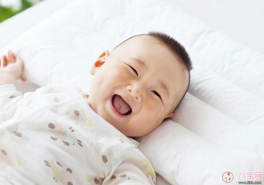 不同年齡的寶寶應該怎么喝奶粉 寶寶喝奶粉怎么選擇段數