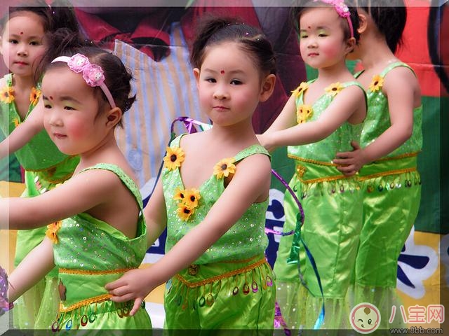 幼兒園表演化妝技巧推薦 幼兒園表演護(hù)膚常識(shí)