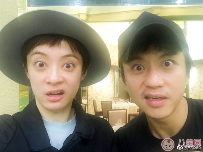 鄧超曬與孩子玩雪照片  鄧超在家的地位暴露無遺了