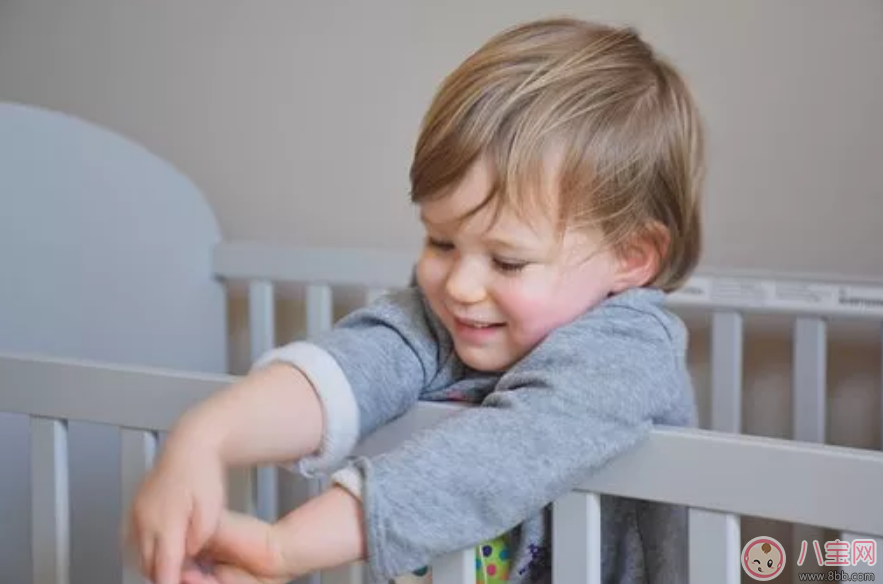 哪個牌子的嬰兒床比較好   什么樣的嬰兒床最實用