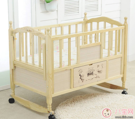寶寶的嬰兒床怎么布置比較好 怎么布置寶寶的嬰兒床沒有隱患