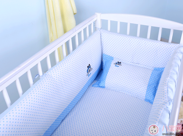 寶寶的嬰兒床怎么布置比較好 怎么布置寶寶的嬰兒床沒有隱患