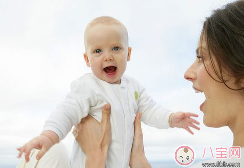 寶寶說(shuō)話早就是智商高嗎  孩子說(shuō)話晚就是語(yǔ)言發(fā)育遲緩嗎