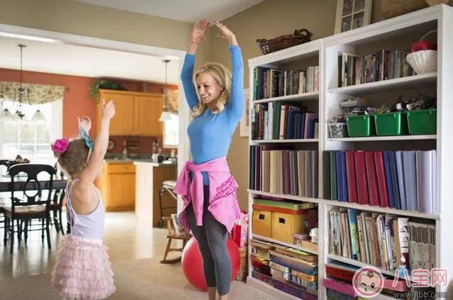 孩子愛學大人說話怎么教 怎么讓孩子在學說話的時候得到進展