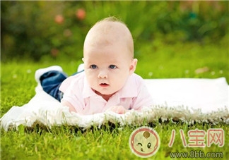 母乳寶寶大便有奶瓣怎么回事   嬰兒大便有奶瓣正常嗎