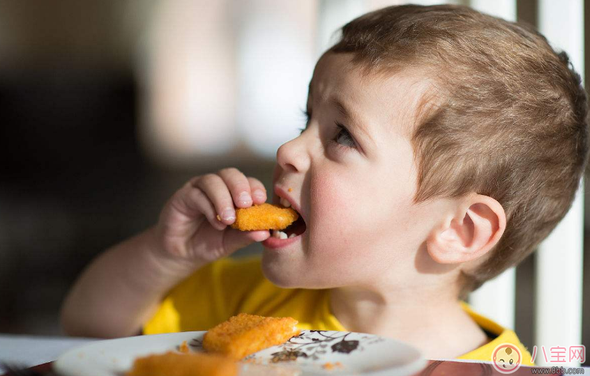 8個月嬰兒魚刺卡喉癥狀是什么 怎么知道不到一歲寶寶卡刺了