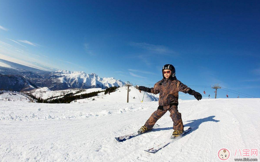 多高的孩子可以滑雪 孩子學滑雪有哪些好處 多高的孩子可以滑雪 孩子學滑雪有哪些好處
