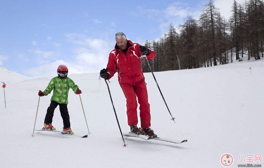 多高的孩子可以滑雪 孩子學滑雪有哪些好處 多高的孩子可以滑雪 孩子學滑雪有哪些好處