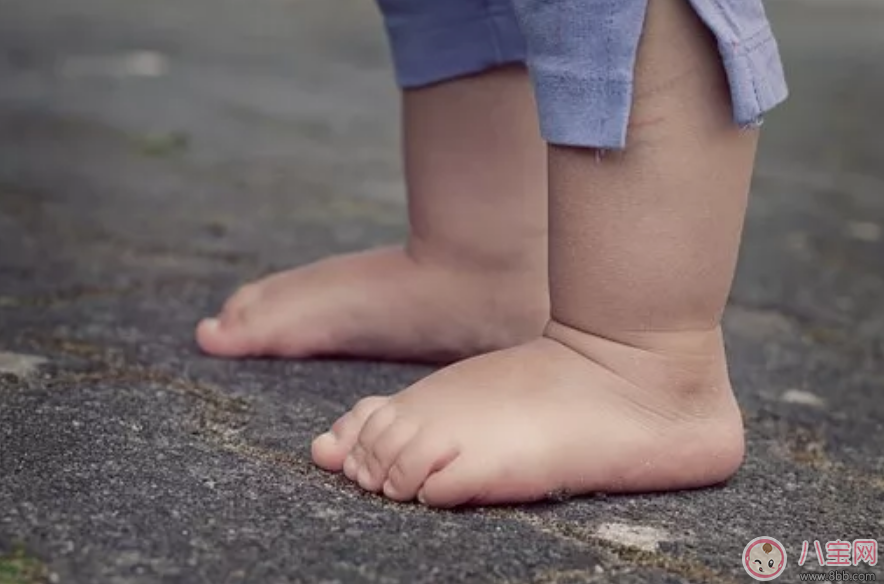 寶寶感冒可以泡腳嗎 寶寶泡腳水溫多少合適 寶寶感冒可以泡腳嗎 寶寶泡腳水溫多少合適