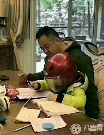 陪孩子寫作業(yè)說說朋友圈 看孩子寫作業(yè)五味雜陳寫什么好 陪孩子寫作業(yè)說說朋友圈 看孩子寫作業(yè)五味雜陳寫什么好