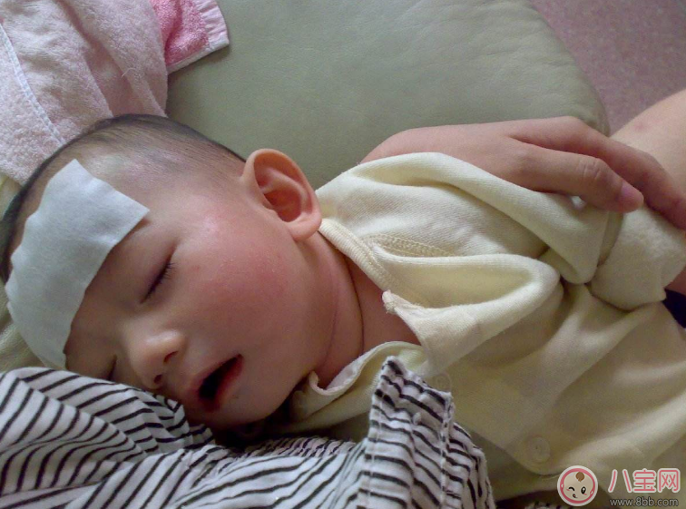 為什么孩子一到晚上就發(fā)燒 孩子在晚上容易發(fā)燒的原因是什么 為什么孩子一到晚上就發(fā)燒 孩子在晚上容易發(fā)燒的原因是什么