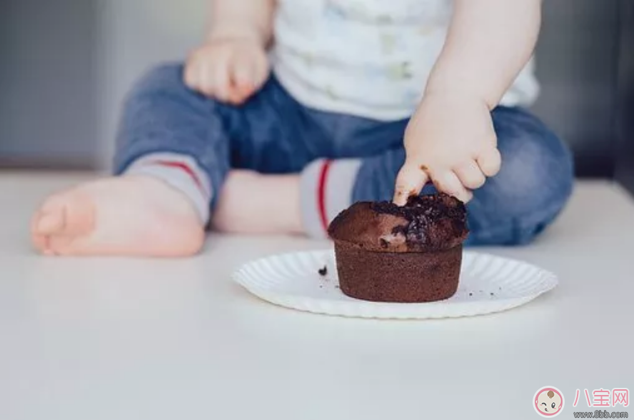 在什么時間給寶寶剪指甲最好 寶寶睡覺剪指甲好還是醒著的時候 