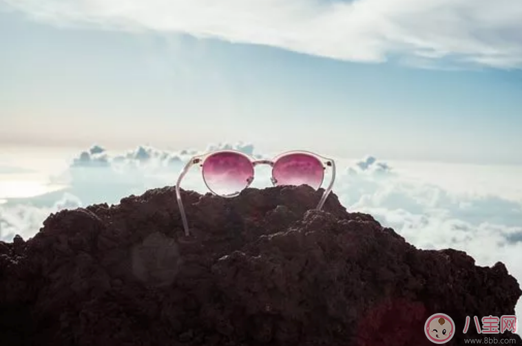 2歲寶寶去雪山玩要戴太陽鏡嗎 冬天帶寶寶玩雪如何選擇太陽鏡 2歲寶寶去雪山玩要戴太陽鏡嗎 冬天帶寶寶玩雪如何選擇太陽鏡