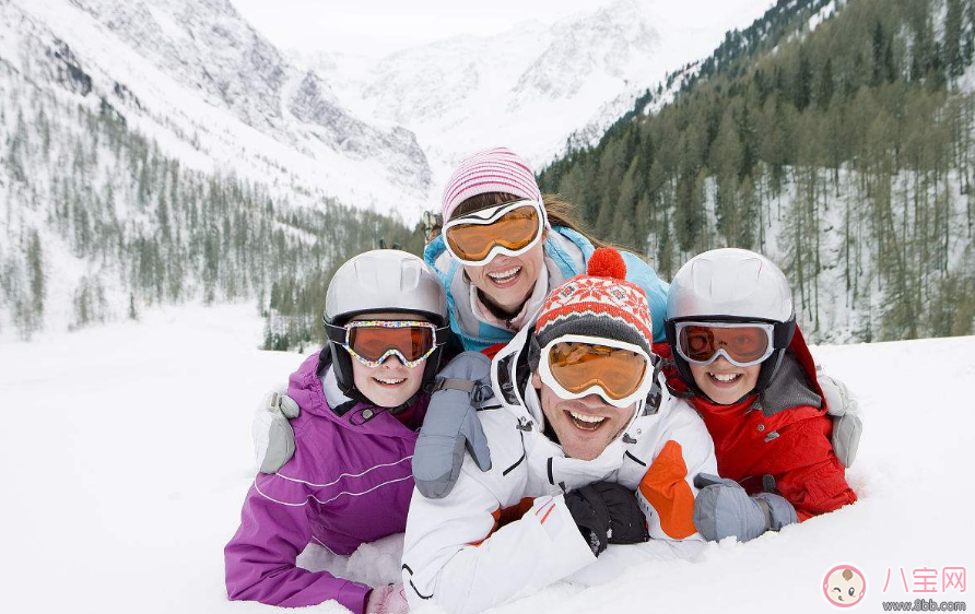2歲寶寶去雪山玩要戴太陽鏡嗎 冬天帶寶寶玩雪如何選擇太陽鏡 2歲寶寶去雪山玩要戴太陽鏡嗎 冬天帶寶寶玩雪如何選擇太陽鏡