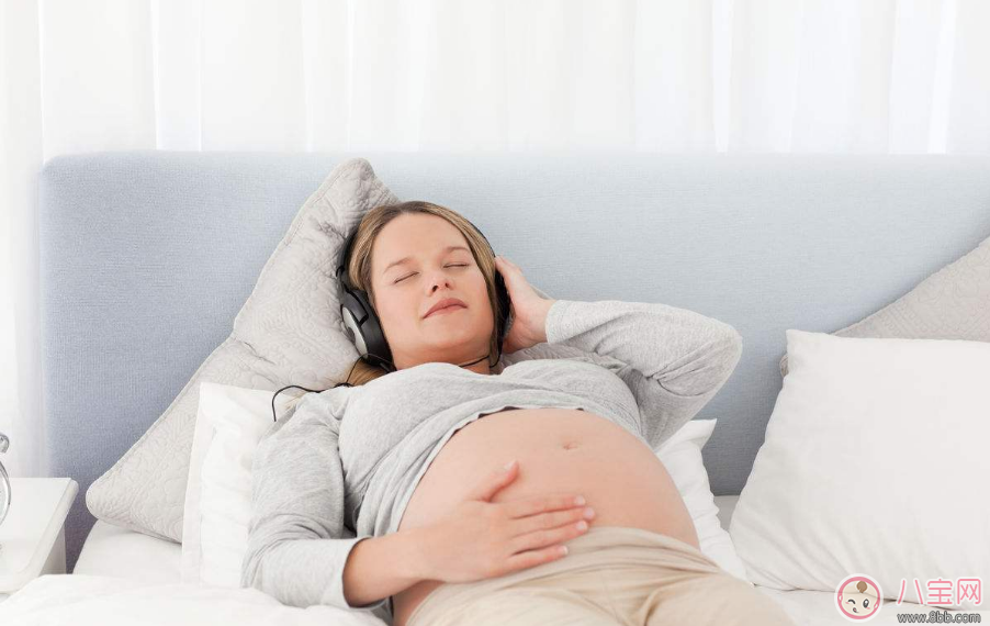 B超顯示寶寶臉朝外是男寶寶嗎 B超孩子臉的朝向判斷男女準嗎