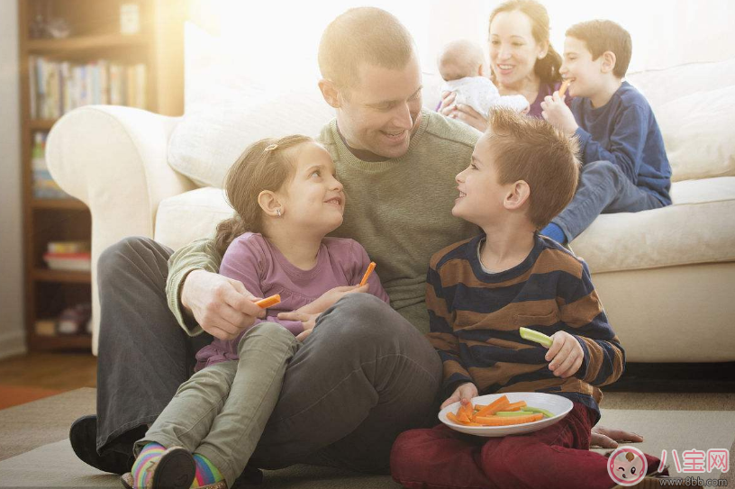 孩子喜歡吃零食怎么幫他糾正 孩子吃零食的習慣不好怎么改