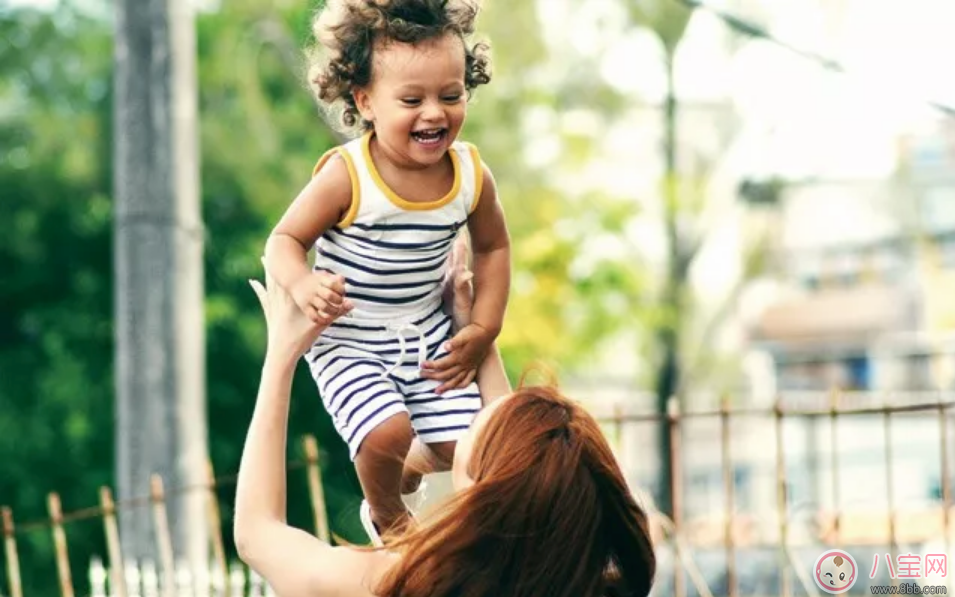 寶寶學習社交從多大開始 怎么引導寶寶社交能力 寶寶學習社交從多大開始 怎么引導寶寶社交能力