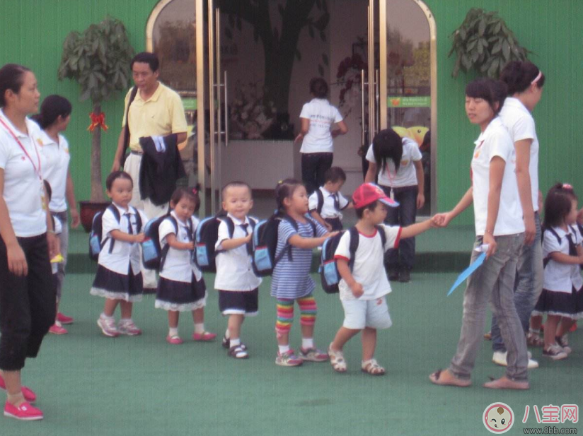 放學接孩子的心情說說 接孩子放學幸福感說說朋友圈