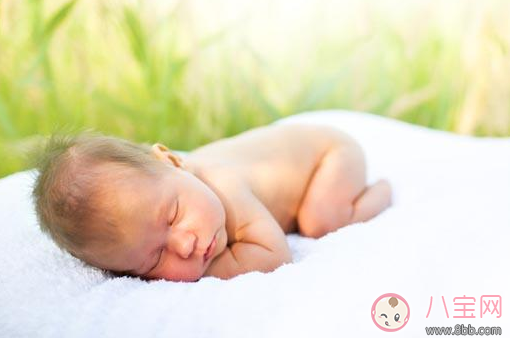 新生兒多久可以曬太陽 給新生兒曬太陽的注意事項