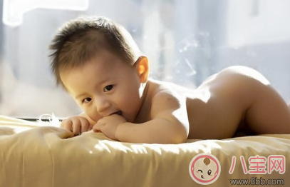 新生兒多久可以曬太陽 給新生兒曬太陽的注意事項