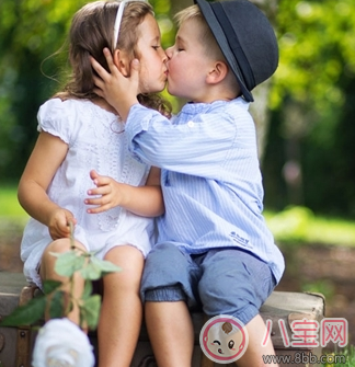 如何教育孩子性知識(shí) 父母怎么和孩子談性問題