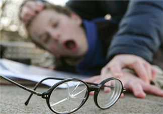 怎樣教育孩子應(yīng)對校園暴力 家長如何正確處理校園暴力