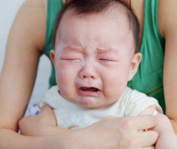 小孩打針的表情包 隔著屏幕都感受到扎心了