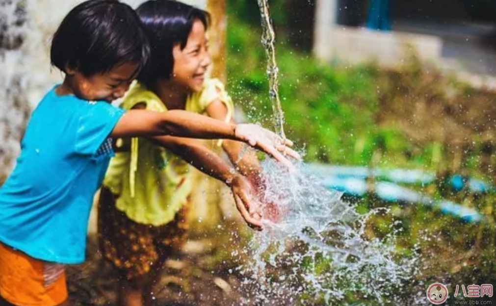 袁弘張歆藝給萌娃洗澡為什么不小心著涼 冬天怎么給寶寶洗澡才不會著涼 袁弘張歆藝給萌娃洗澡為什么不小心著涼 冬天怎么給寶寶洗澡才不會著涼