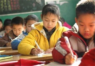 孩子考試成績不好爸爸媽媽怎么批評 怎么看待孩子考試成績不好