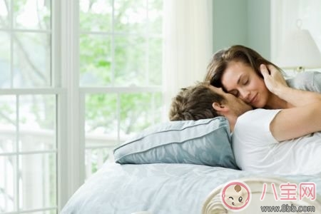 做愛時(shí)到底要不要關(guān)燈 為什么女人做愛時(shí)喜歡關(guān)燈