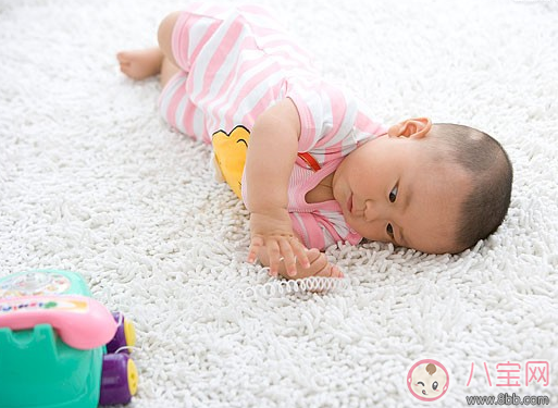 三個月寶寶怎么練翻身 3個月寶寶可以爬嗎