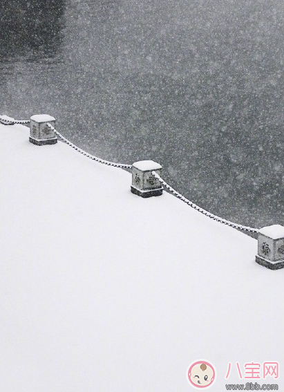 表達下雪了的經(jīng)典的說說 下雪了的說說心情短語 表達下雪了的經(jīng)典的說說 下雪了的說說心情短語