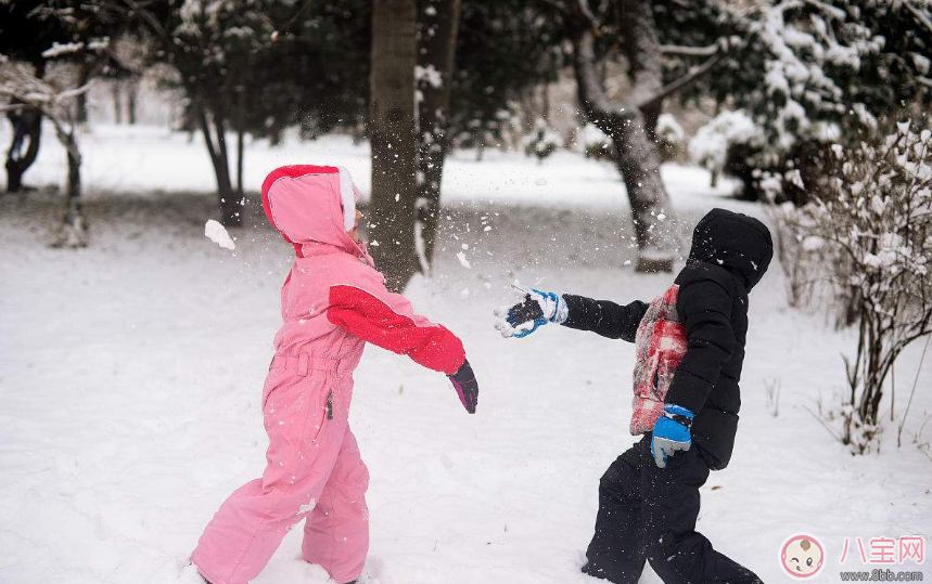 下雪路上結(jié)冰走路很滑的心情說(shuō)說(shuō) 路上結(jié)冰不好走的短語(yǔ)感慨