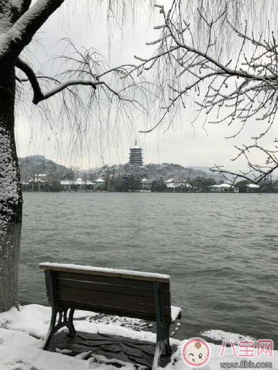 下雪火車動車停運怎么發朋友圈 下雪不能回家的心情句子說說