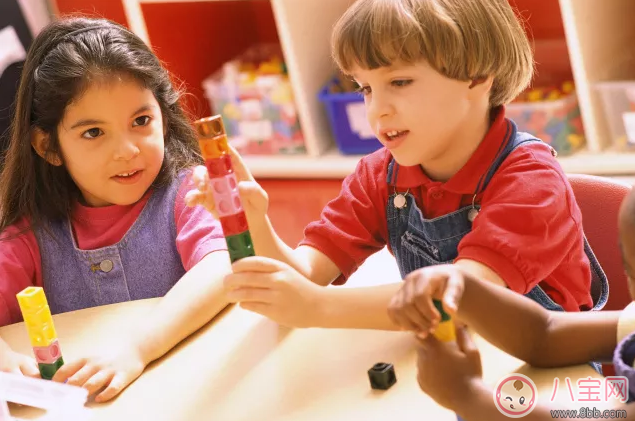 孩子打人后應(yīng)該怎么辦 爸爸媽媽?xiě)?yīng)該怎么看待孩子打人 孩子打人后應(yīng)該怎么辦 爸爸媽媽?xiě)?yīng)該怎么看待孩子打人