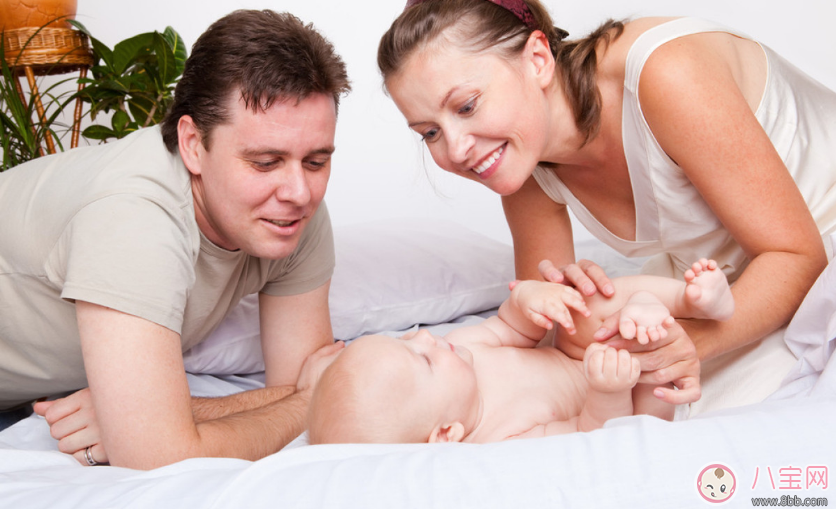 有必要跟嬰兒聊天嗎 寶寶很小就和他說話好不好 有必要跟嬰兒聊天嗎 寶寶很小就和他說話好不好